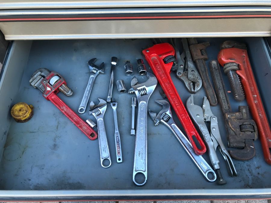 CRAFTSMAN Rolling Metal Tool Cabinet Box Loaded With Tools Including CRAFTSMAN Tools See All Photos [Photo 3]