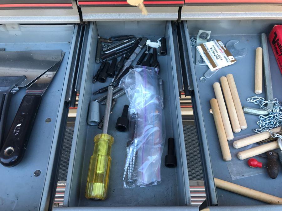 CRAFTSMAN Rolling Metal Tool Cabinet Box Loaded With Tools Including CRAFTSMAN Tools See All Photos [Photo 28]