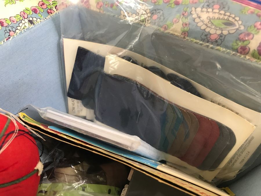 Vintage Sewing Box Filled With Various Sewing Supplies See Photos [Photo 18]