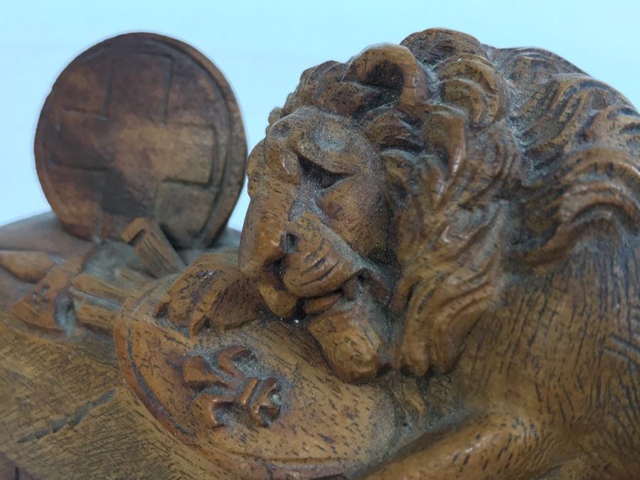 Vintage Hand Carved Wooden Sculpture Of The Lion Of Lucerne Luzern Switzerland Well Executed Detailed Carving [Photo 30]