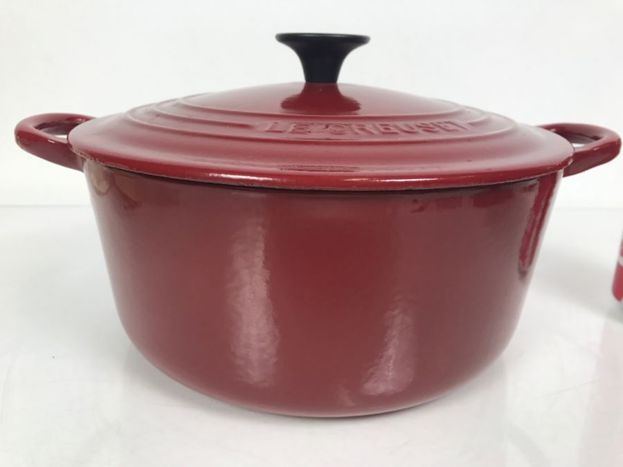 Le Creuset 22 3.5 Quart Round Dutch Oven French Cookware [Photo 4]