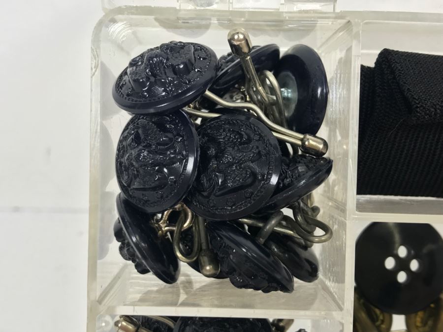 Various NAVY Medals, Ribbons, Buttons From Female NAVY Commander [Photo 11]