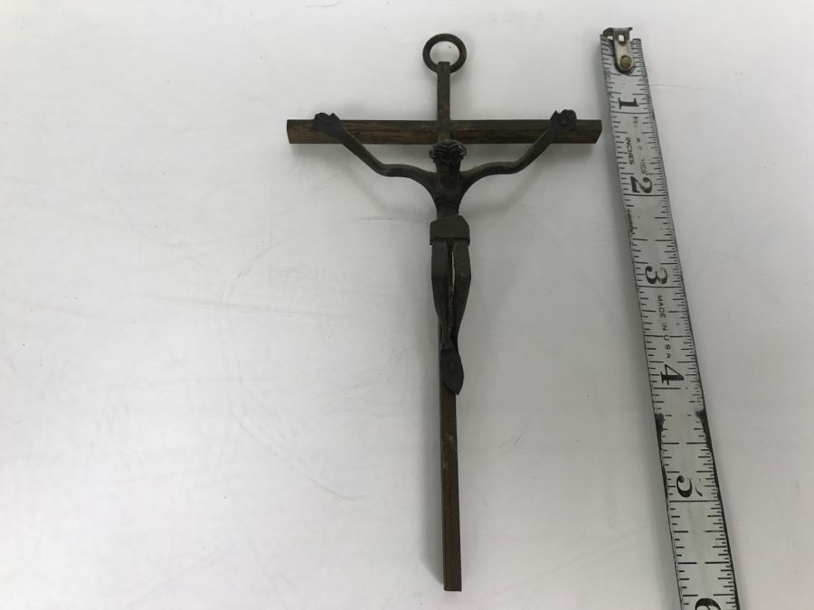 Vintage Metal Crucifix Sculpture [Photo 1]