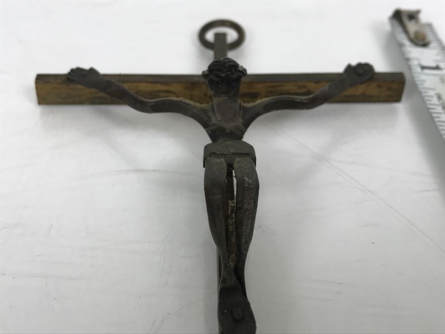 Vintage Metal Crucifix Sculpture [Photo 4]