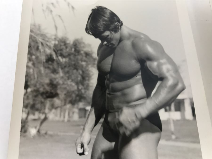 Set Of 3 Vintage B&W Photographs Of A Young Arnold Schwarzenegger Photographed By Dr. Michael Walczak [Photo 3]