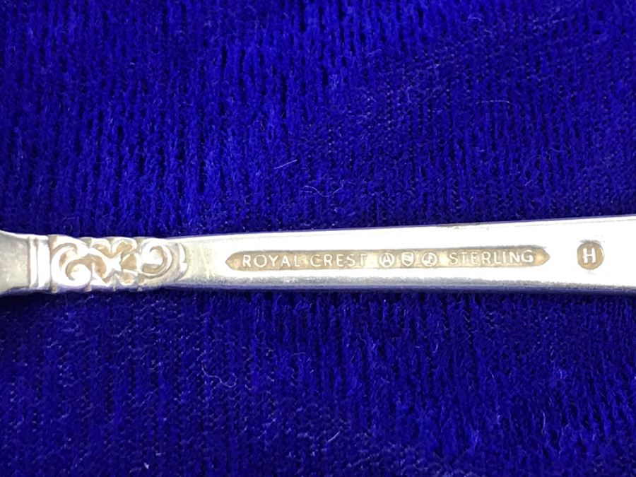 Sterling Silver Flatware Set 2 Similar Patterns Royal Crest Sterling And Heirloom Sterling Damask Rose Apx Service For 7 - 913g [Photo 19]