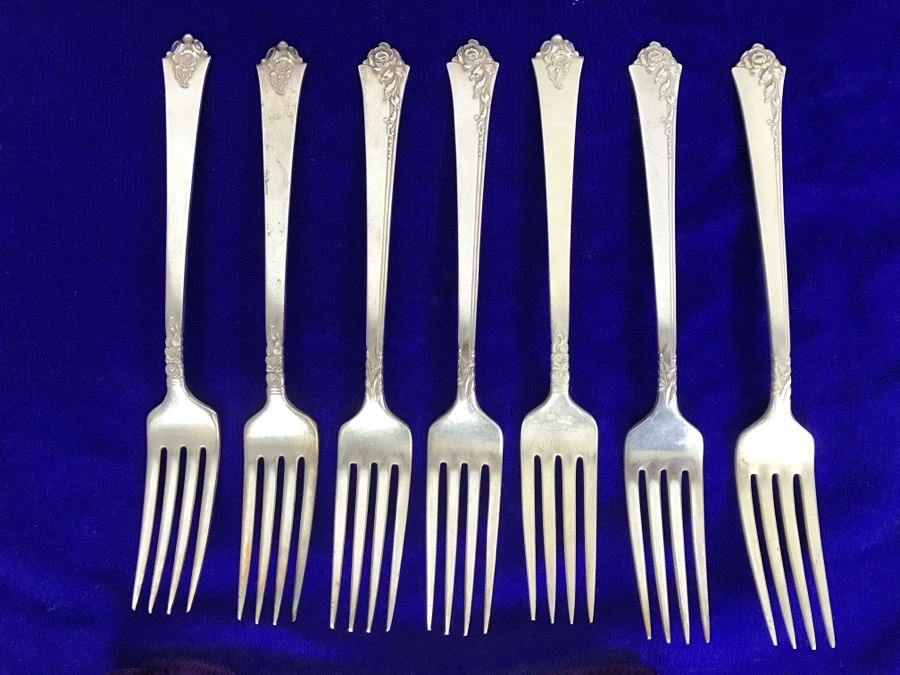 Sterling Silver Flatware Set 2 Similar Patterns Royal Crest Sterling And Heirloom Sterling Damask Rose Apx Service For 7 - 913g [Photo 2]