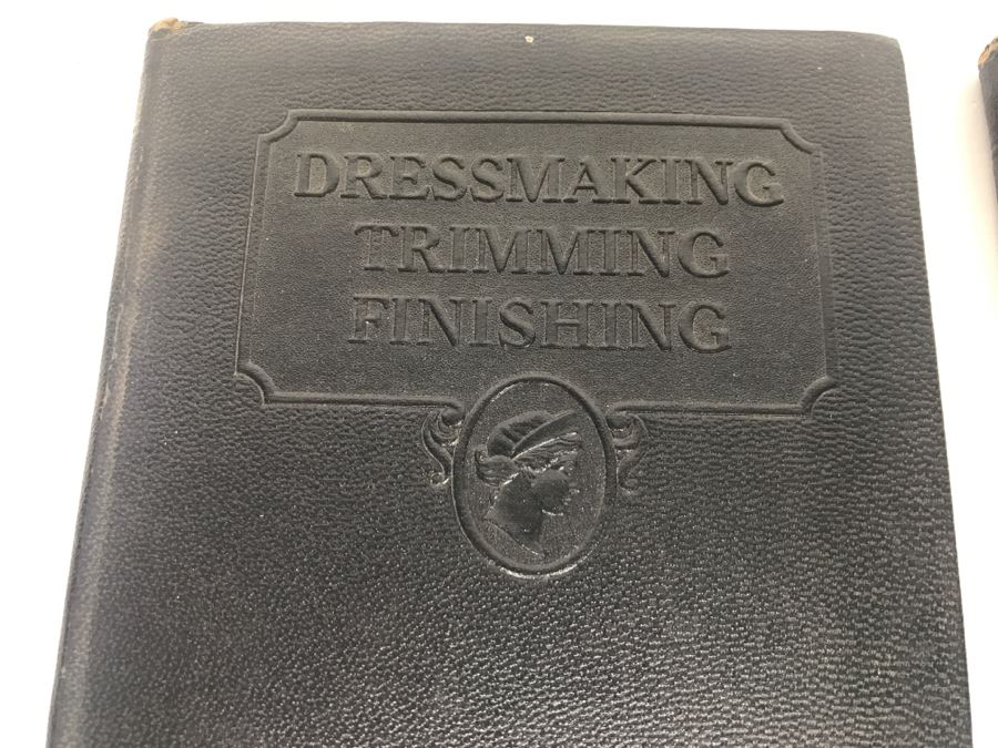 Set Of 4 Vintage Books: Dressmaking Trimming Finishing, Sewing Materials, Pattern Designing And Draping, Harmony In Dress By Woman's Institute Of Domestic Arts And Sciences Kingsway, London [Photo 2]