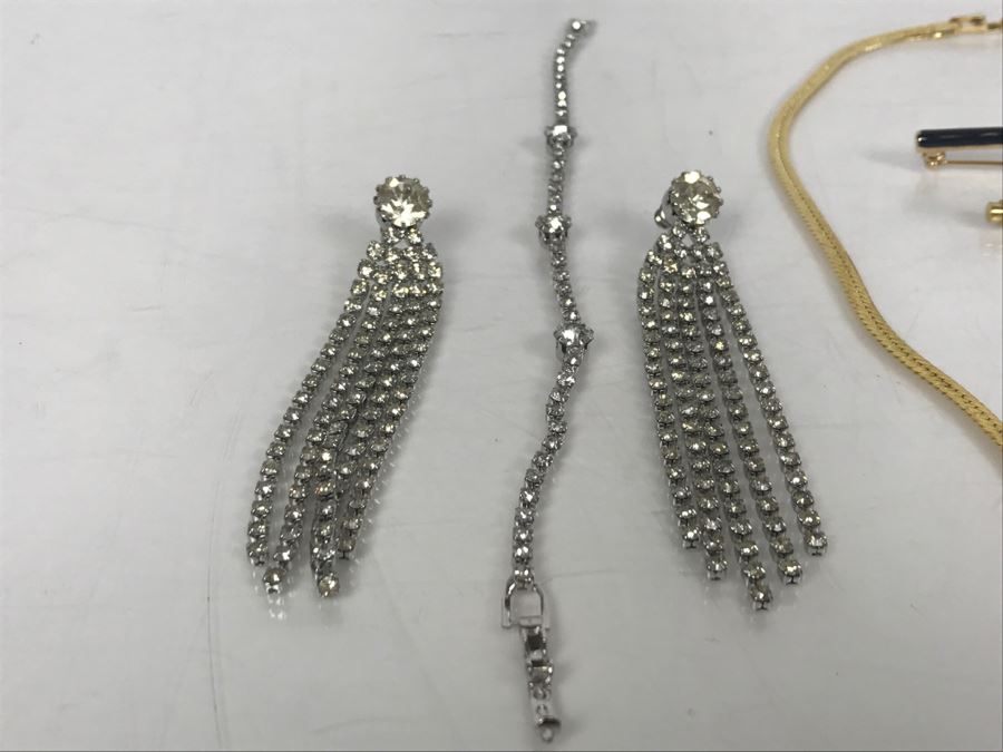 Pair Of Women's SEIKO Watches And Various Costume Jewelry [Photo 11]