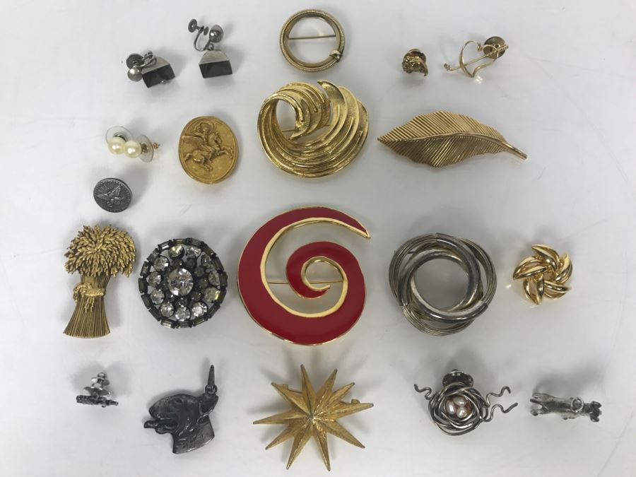 Various Costume Jewelry Brooches Pins Including TRIFARI [Photo 2]