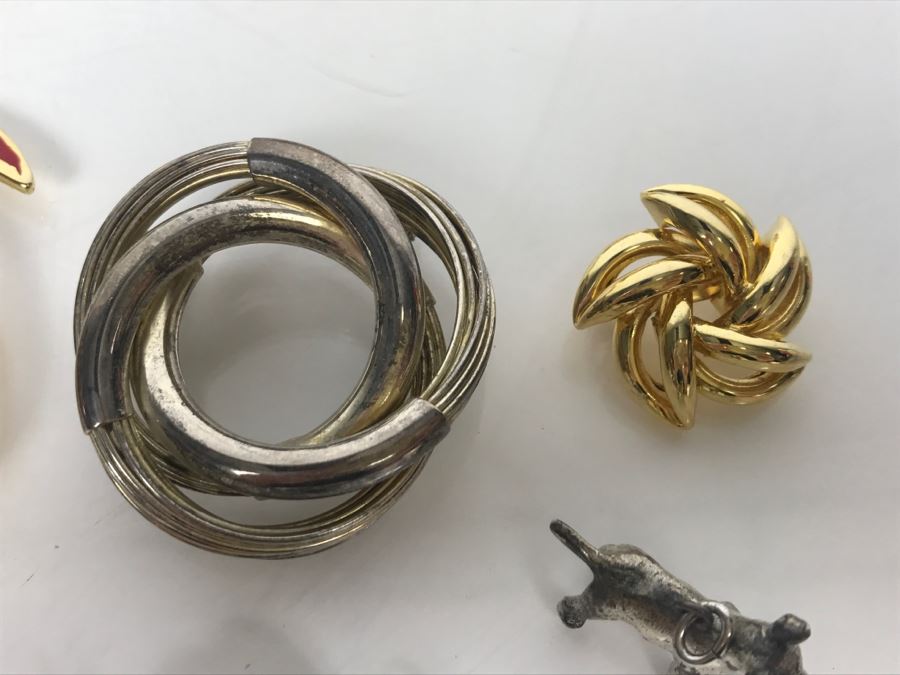 Various Costume Jewelry Brooches Pins Including TRIFARI [Photo 7]