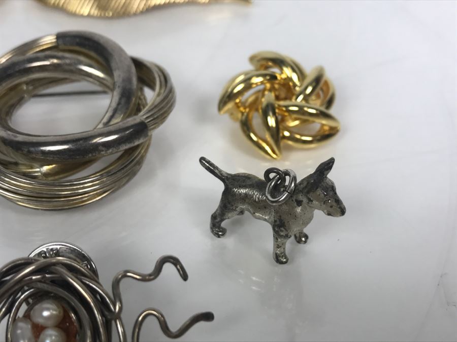 Various Costume Jewelry Brooches Pins Including TRIFARI [Photo 6]