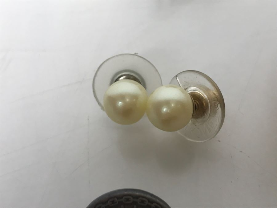 Various Costume Jewelry Brooches Pins Including TRIFARI [Photo 14]