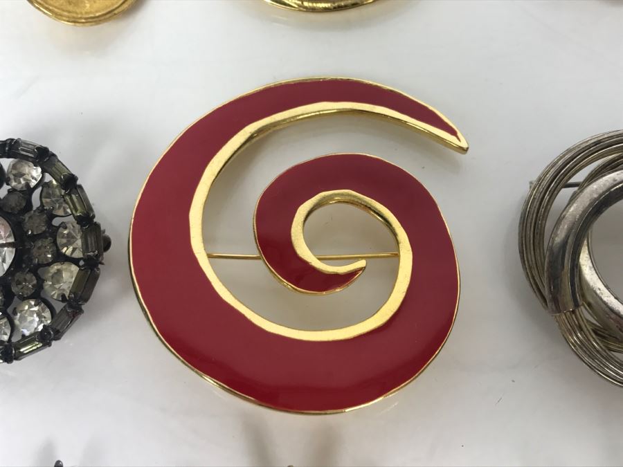 Various Costume Jewelry Brooches Pins Including TRIFARI [Photo 8]