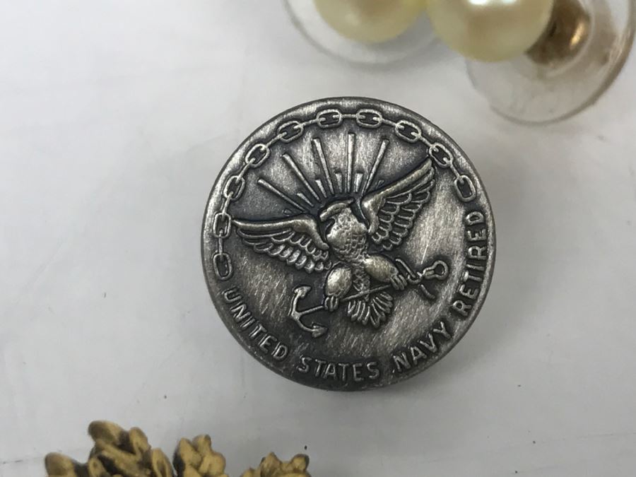 Various Costume Jewelry Brooches Pins Including TRIFARI [Photo 13]