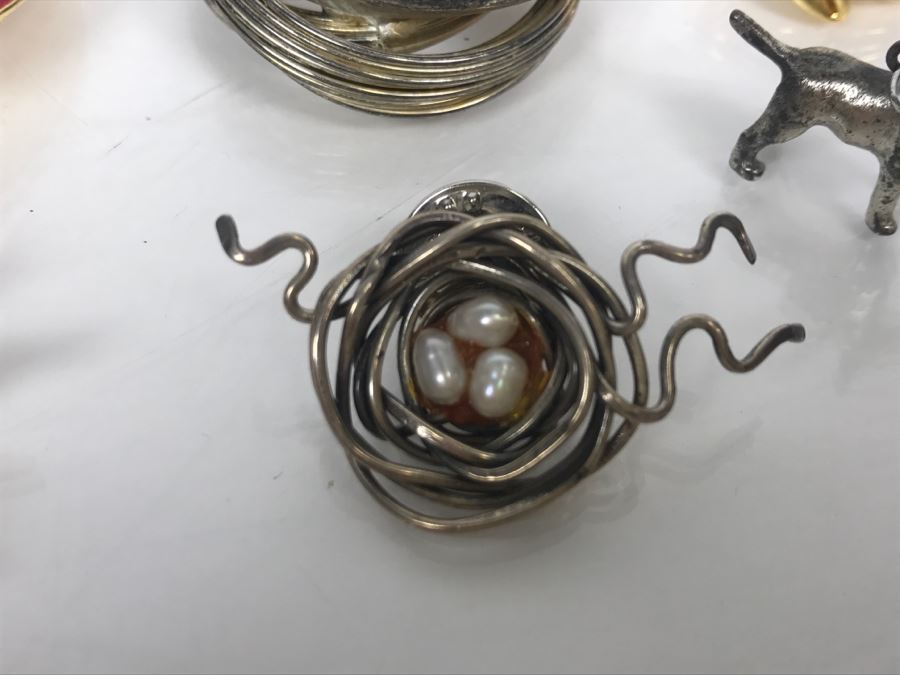 Various Costume Jewelry Brooches Pins Including TRIFARI [Photo 5]