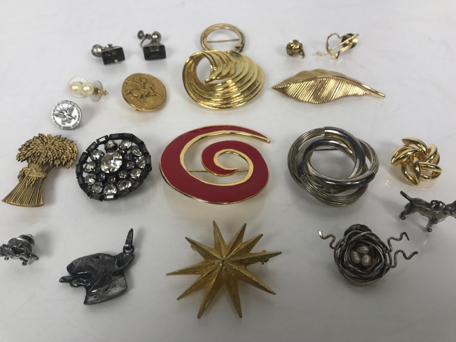 Various Costume Jewelry Brooches Pins Including TRIFARI [Photo 1]