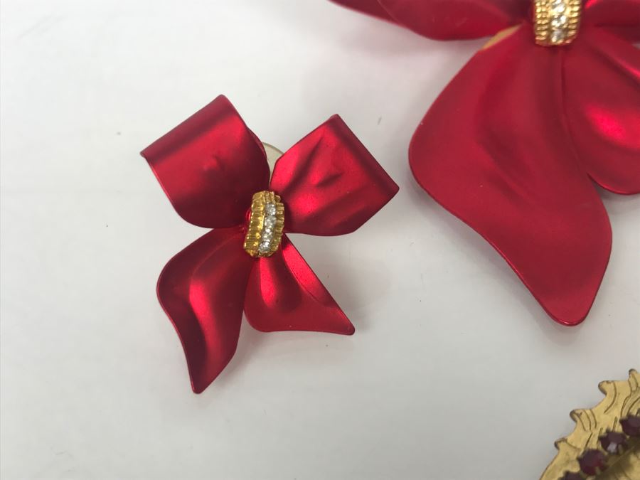 Christmas Themed Costume Jewelry Pins [Photo 5]