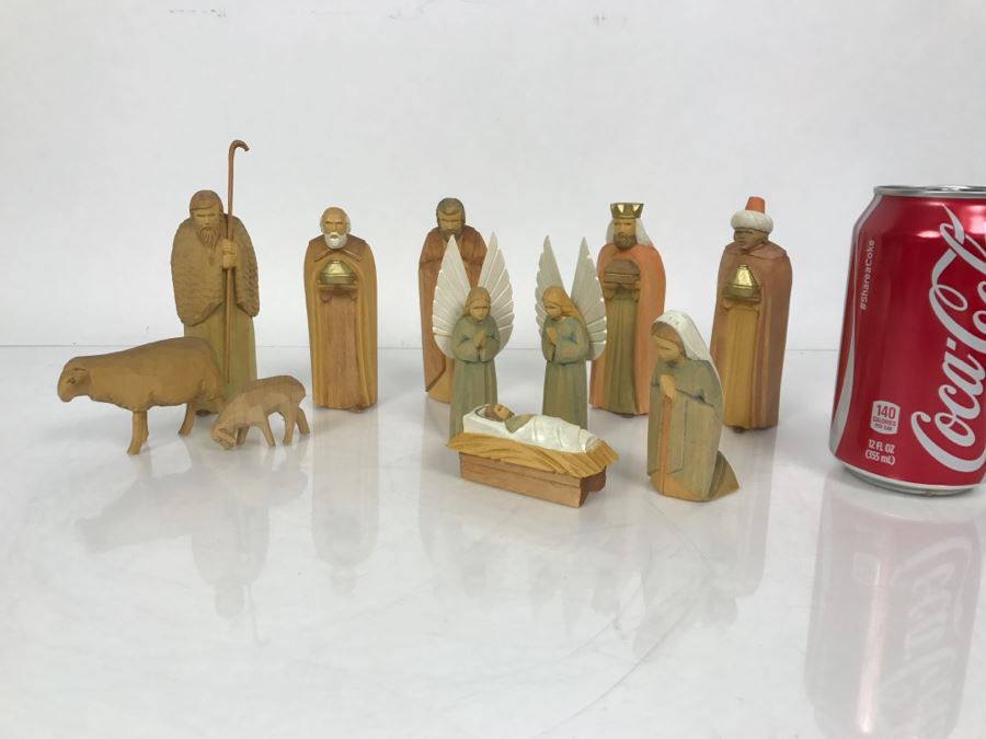 Wooden Nativity Set [Photo 1]