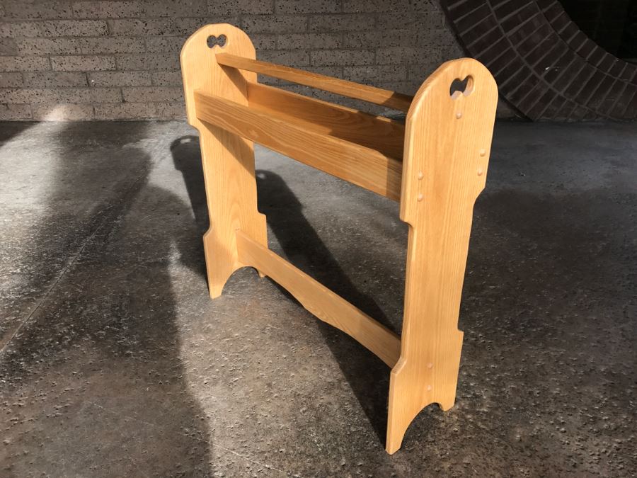 Handmade Wooden Quilt Rack [Photo 4]