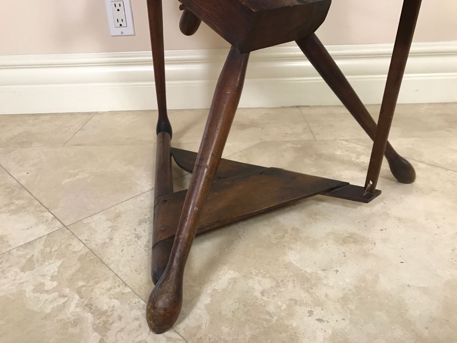 Antique Spinning Wheel Working [Photo 10]