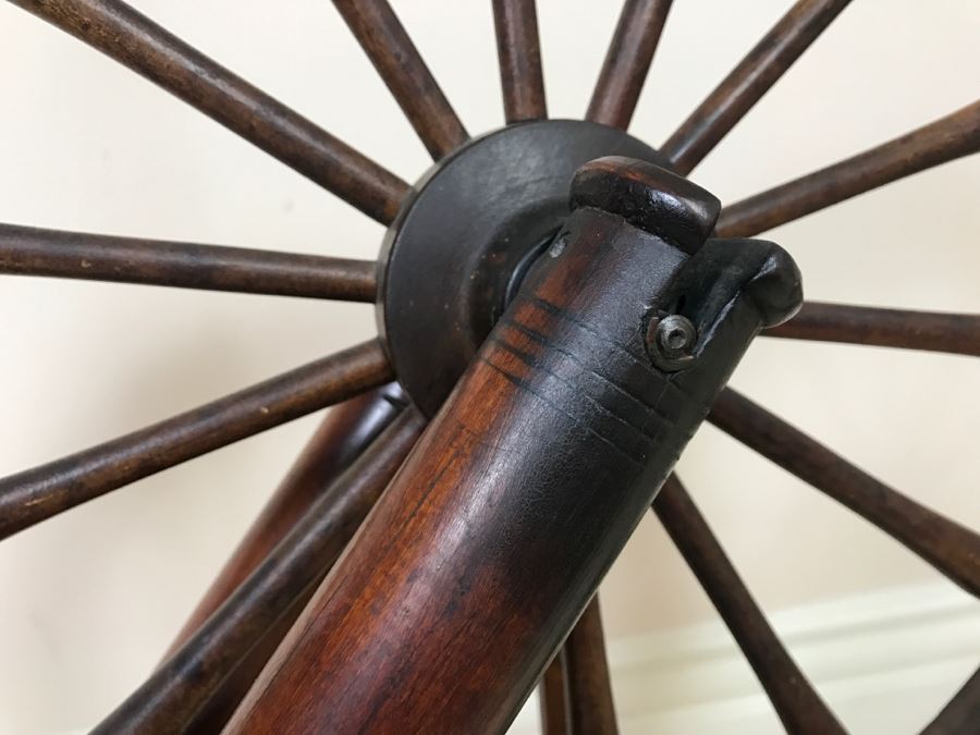 Antique Spinning Wheel Working [Photo 18]