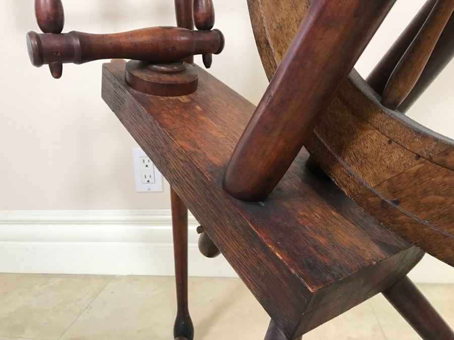 Antique Spinning Wheel Working [Photo 9]