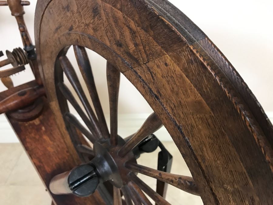 Antique Spinning Wheel Working [Photo 8]