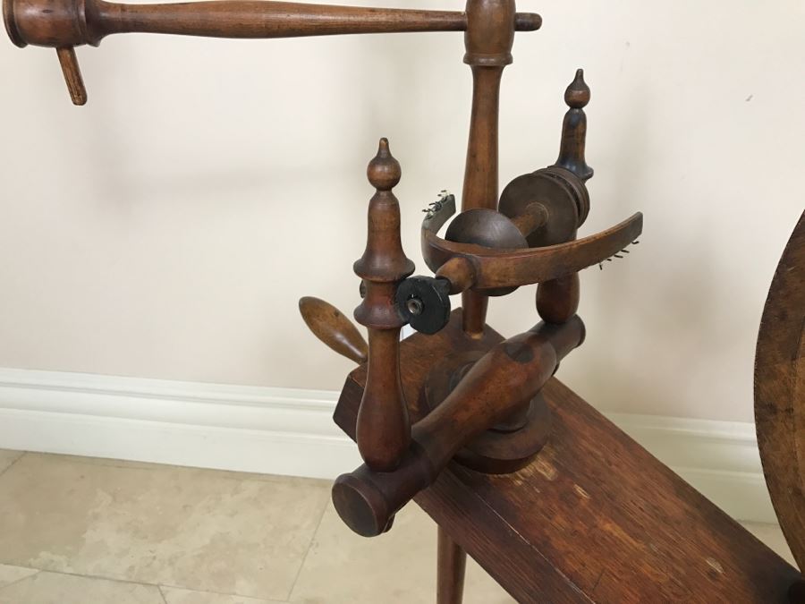 Antique Spinning Wheel Working [Photo 12]