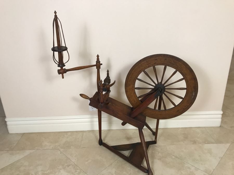 Antique Spinning Wheel Working [Photo 2]
