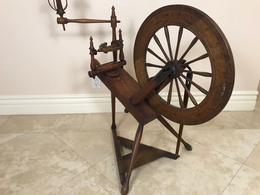 Antique Spinning Wheel Working [Photo 5]