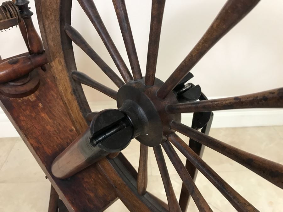Antique Spinning Wheel Working [Photo 7]