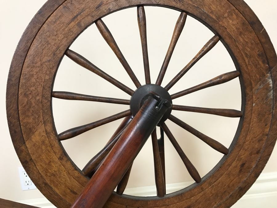 Antique Spinning Wheel Working [Photo 19]