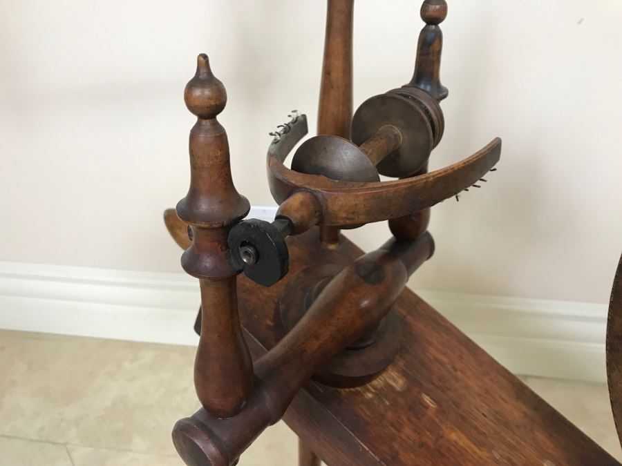 Antique Spinning Wheel Working [Photo 11]