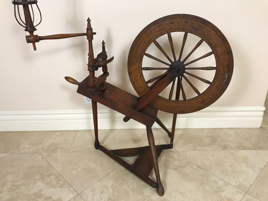 Antique Spinning Wheel Working [Photo 3]