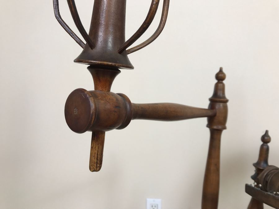 Antique Spinning Wheel Working [Photo 16]