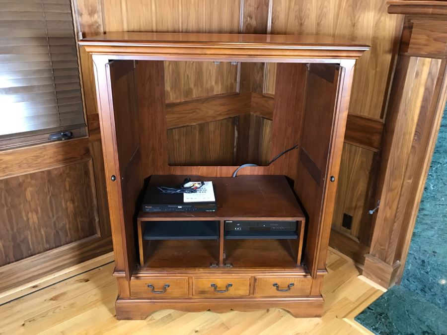 Hooker Furniture Wooden Entertainment Center Cabinet With Pocket Doors [Photo 4]