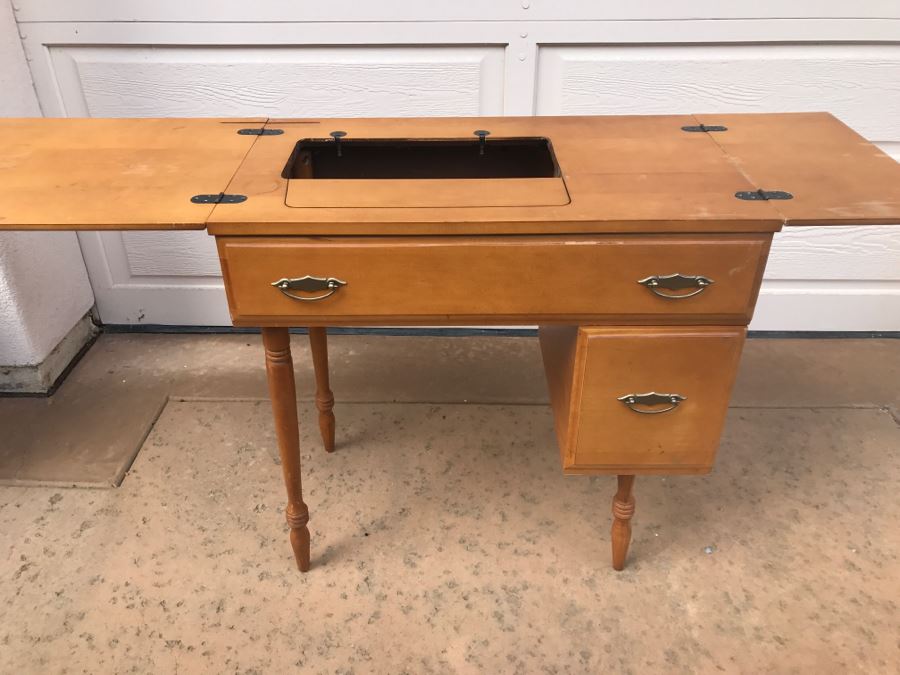 Sewing Cabinet Desk [Photo 1]