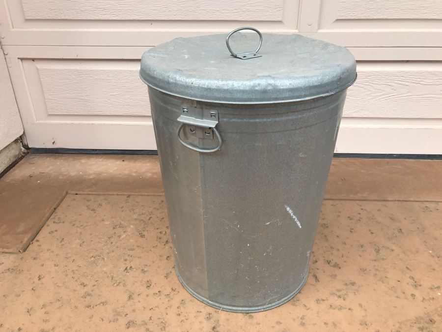 20 Gallon Galvanized Metal Garbage Can [Photo 1]