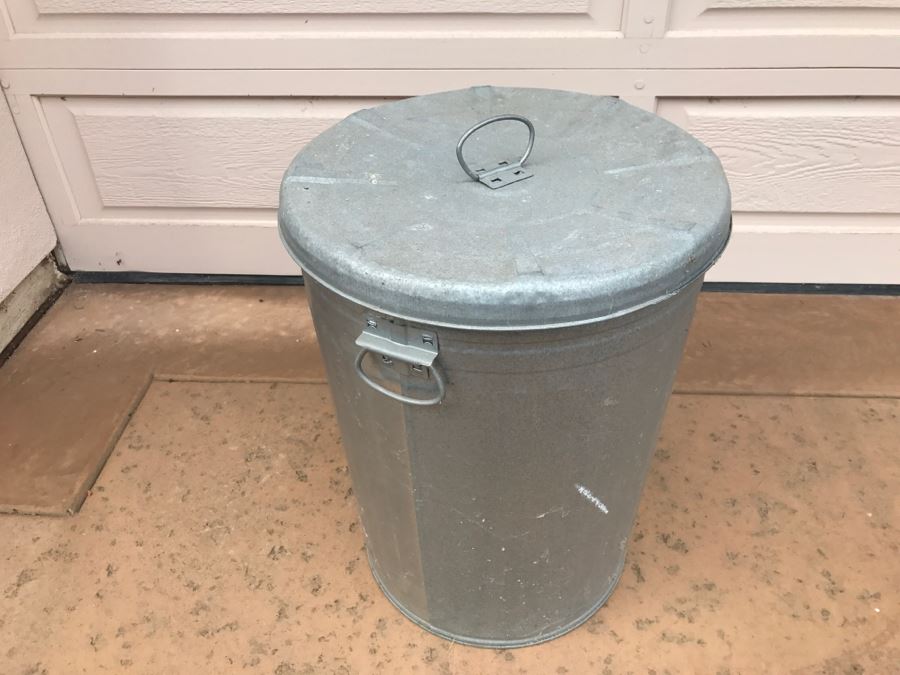 20 Gallon Galvanized Metal Garbage Can [Photo 2]