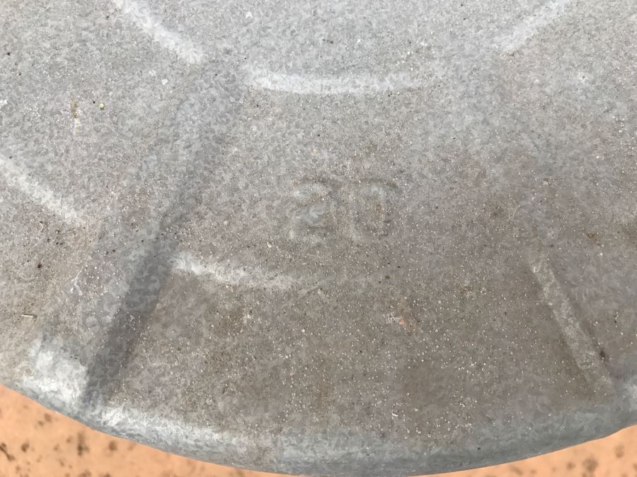 20 Gallon Galvanized Metal Garbage Can [Photo 3]