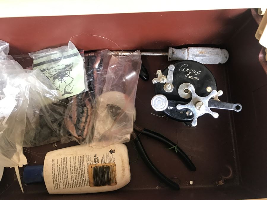 PLANO Fishing Tackle Box With Salt Water Tackle Fishing Lures [Photo 6]