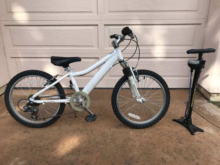 Kids Mountain Bike From Performance Bicycle Shop With Serfas Bike Pump [Photo 1]