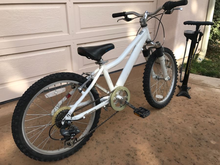 Kids Mountain Bike From Performance Bicycle Shop With Serfas Bike Pump [Photo 13]