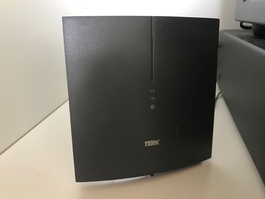 ONKYO Stereo Receiver TX-8211, (2) Sima Speaker Selectors Model SSW-4 And ONKYO CD Disc Changer 1 (Note CD Player Plays But Doesn't Open) [Photo 11]