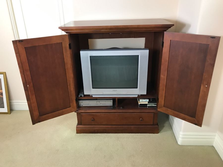 Hammary Wooden Enterntainment Center Cabinet [Photo 11]