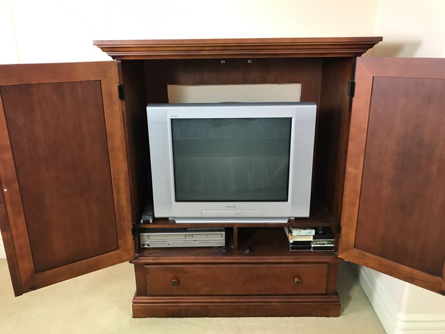Hammary Wooden Enterntainment Center Cabinet [Photo 12]