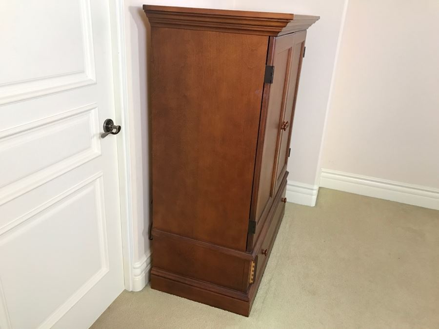 Hammary Wooden Enterntainment Center Cabinet [Photo 10]