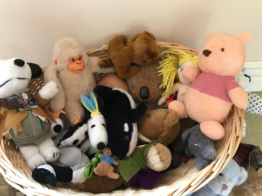 Stuffed Animal Lot With Basket Snoopy [Photo 6]