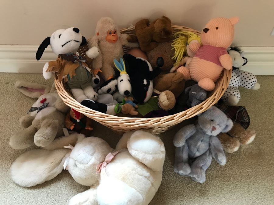 Stuffed Animal Lot With Basket Snoopy